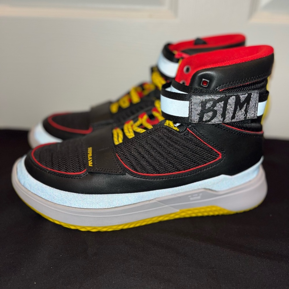 Supra theory. Size 11. Dead stock. Very clean. New with tags. No box.